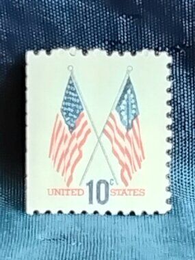 Uncirculated USA 1973 United States Crossed Flags 10 Cent Stamp!!